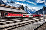 1144 063-5 steht am 3.4.2018, mit einer CityShuttle-Wendezuggarnitur im Bahnhof Lienz.