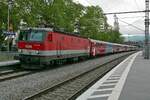 Auf der Fahrt von Bludenz nach Lindau-Insel verlsst 1144 049 mit den Wagen des REX 5552 am 02.07.2021 den Bahnhof von Lindau-Reutin.