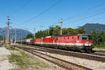 1144 227 vor zweit weiteren Lokomotiven der Reihe 1144 mit einem Güterzug über den Semmering, fotografisch festgehalten am 25.09.2021 in Eichberg.