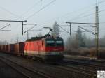 Ein Containerzug mit 1144 263-1 als Zuglok wartet in Pressig (Landkreis Kronach) auf das Anhngen der Schublok fr die Frankenwald - Rampe.