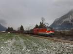 Die 1144 204 am 05.12.2009 mit einem Gterzug unterwegs bei Niederaudorf.