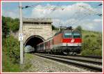 1144 256 mit ihrem IC 539 „Therme Nova Kflach“ auf dem Weg nach Villach am 10.6.2006 bei der Ausfahrt aus dem Busserltunnel auf der Sdbahn.