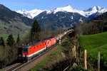 Die bestens gepflegte 1144.201 und eine 1116 befinden sich bei Anger mit G 48714, gebildet aus Kesselwagen für Kreideschlamm, auf Talfahrt in Richtung Bad Hofgastein (24.