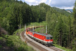 Die neue 1144.268 leistet ihrer Schwester 214 am G-54627 auf einen der neu ausgeschnittenen Fotoplätzen hinter der Kalten-Rinne am 9.8.16 Vorspann.