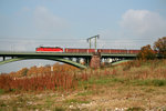 1144 247 befährt mit leeren Containern für den Mülltransport die Südbrücke bzw.