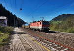 1144 042-9 durchfährt mit der Schotterbewirtschaftungsmaschine BDS 2000 und Stopfexpress 09-3X Dynamic der bbw, den Bahnhof Loifarn.