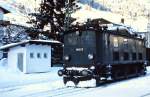 1180.03 verlt nach beendetem Rumdienst im Bahnhof St. Anton am Arlberg diesen wieder in Richtung Heimat (Bludenz). Die Aufnahme entstand Mitte der 1970er Jahre an einem Wochentag zwischen dem 3. und 4. Advent.