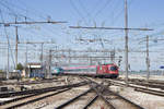 Am 20. April 2017 verschiebt 1216 014 die Garnitur von EC 31 im Bahnhof Venezia Santa Lucia. 