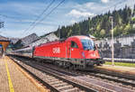 1216 002-6 hält mit dem EC 31, auf der Fahrt von Wien Hbf nach Venezia S.