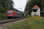 182 006 der ÖBB mit EC 87 (München Hbf - Venezia Santa Lucia) bei der Einfahrt in den Bahnhof Aßling (Strecke München-Rosenheim).