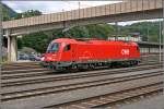 Die Innsbrucker 1216 003 (E190 003) rollt nun zur 1144 231, um dann gemeinsam mit einem schweren Qurazsandzug zum Brenner zu fahren.