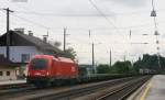 1216 018-0 und 1144 220-9 (Zugschluss) mit einer Rola gen Insbruck bei der Durchfahrt Brixxlegg am 23.5.08