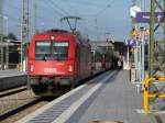 1216 017 steht am 15.10.2011 mit ihrem EC nach Bolgna in Rosenheim.