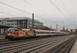 Am 24.November 2013 durchfuhr Wagner/Verdi 1216 019 mit einem EC die S-Bahn Haltestelle Heimeranplatz in Mnchen.