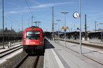 1216 012 wartet in Rosenheim auf die Abfahrt nach Verona - 31.03.2016