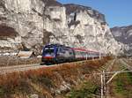 Die 1216 019 mit einem Brenner EC am 18.11.2017 unterwegs bei Mezzolombardo.