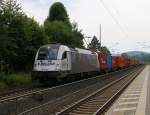 1216 955 mit Containerzug in Fahrtrichtung Norden.