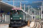 Historischer Sonderzug im Rahmen der Veranstaltung  150 Jahre Eisenbahnen in Tirol  erreicht Wrgl Hbf. Gefhrt wird dieses aus altem Wagenmaterial (Donnerbchsen und andere Zweiachser) zusammengestellte  Rutscherl  von 1245.04 . Zurck geht es nach Zell am See nach halbstndigem Aufenthalt. (05.08.2008) 