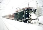 08.02.2003, 1245.04 mit Reisebro-Sonderzug im tiefwinterlichen Bahnhof Kirchberg in Tirol