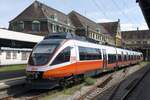 LINDAU/Bodensee (Landkreis Lindau/Bodensee), 07.05.2023, 4024 022-7 der ÖBB soeben - vermutlich als S1 von Bregenz - im Bahnhof Lindau-Insel eingetroffen; Soundtest auf der Matrix bedeutet Funktionalitätsüberprüfung der Fahrgastinformationssysteme