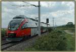 4024 068 als S-Bahn unterwegs von Wiener Neustadt nach Wien, aufgenommen am 10.6.2006 kurz vor Gumpoldskirchen beim Portal des  Busserltunnel .