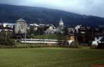 Unterhalb der Radstadter Stadtmauer ist im August 1989 ein unbekannter 4030 unterwegs