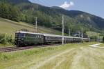 Heuer feiert das Südbahnmuseum in Mürzzuschlag das zehnjährige Bestandsjubiläum, die Semmeringbahn wird in diesem Jahr 160 Jahre alt. Aus diesen beiden Anlässen wurde am Pfingstsonntag dem 8.06.2014 ein Nostalgiefest gefeiert an dem indgesamt fünf Sonderzüge teilnahmen. Den zweiten Sonderzug aus Wien führte der Gepäcktriebwagen 4061.13, als Nachschiebe war die 1010 003 eingeteilt. Zu sehen ist der Zug bei Spital am Semmering.