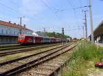 Cityshuttle fhrt mit 1116 117-1 durch Wien-Nudorf am 2.7.2010