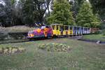 Lok D 1 der wiener Donauparkbahn am 08.Oktober 2016 kurz nach der Hst. Rosenschau.