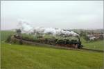 Dampflok 657.2770 fhrt mit GmP 91156 (Fotozug) von Ried im Innkreis nach Attnang-Puchheim.
Eberschwang 21.10.2009