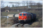 2143.56 und 2143 070 vom Verein Neue Landesbahn am 25.2.2018 mit einem leeren Getreidezug von Korneuburg nach Ernstbrunn unterwegs, aufgenommen in Karnabrunn.