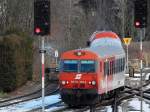 CS-Steuerwagen 8073119-4 bildet bei R5973 den Zugschluß; Ausfahrt Bhf.