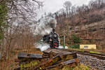 498.04 bringt einen voll besetzten Adventzug von Steyr Richtung Grünburg. 08.12.2017