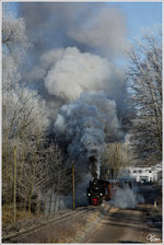 498.04 dampft mit einem Adventzug von Steyr nach Grünburg, durch das winterliche Steyrtal.