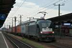 ES 64 U2-071 mit dem Containerganzzug 41138 (Budapest-BILK->Mnchen-Riem Ubf.) um 20:10 in Wien Htteldorf.