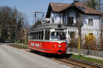 Tw.8 in der Kaltenbrunnerstraße, die in diesem Bereich mit einer Steigung von 96 Promille zum steilsten Abschnitt der Gmundner Straßenbahn zählt.