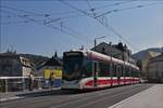 Stadler Tramlink 122 auf der Traunbrücke in Gmunden am 17.09.2018.