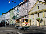 Graz. Eine ganze Restaurierung hat Triebwagen 93 des Tramway Museum Graz hinter sich, ehe er in diesem schönen Elfenbein-Look wieder verkehren durfte. Am 15.07.2023 konnte ich den Triebwagen in der Steyrergasse fotografieren.