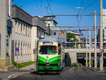 Graz. Der Grazer E1-Triebwagen 293 ist hier am 20.08.2023 als Sonderfahrt beim Hauptbahnhof zu sehen.