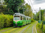 Graz. Am 14.09.2023 war der Triebwagen 502 der Graz Linien auf der Linie 6 eingeteilt, hier kurz vor der Eisteichgasse.