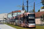 Linz, Flexity TW 065 kurz vor der Schleife Schloss Traun.