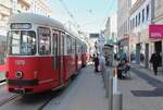 Wien Wiener Linien SL 49 (c4 1370 (Bombardier-Rotax 1977) + E1) XIV Penzing, Hütteldorfer Straße / Reinlgasse (Hst. Hütteldorfer Straße) am 11. Mai 2017.