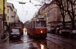 Wien Wiener Linien SL 6 (E2 4098) X, Favoriten, Quellenstraße / Leibnizgasse im Februar 2016.