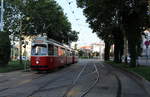 Wien Wiener Linien SL 18 (E2 4047 (SGP 1981) + c5 1453 (Bombardier-Rotax 1980)) XV, Rudolfsheim-Fünfhaus, Neubaugürtel / Europaplatz am 31.