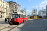 Wien Wiener Linien SL 71 (E2 4320 (Bombardier-Rotax 1990)) I, Innere Stadt, Schwarzenbergplatz am 31.