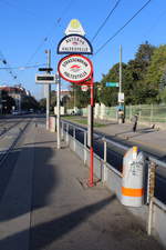 Wien Wiener Linien SL 49: Straßenbahnhaltestelle Breitensee (Richtung Hütteldorf), XIV, Penzing, Hütteldorfer Straße / S-Bahnhof Breitensee am 16.