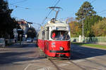 Wien Wiener Linien SL 49 (E1 4519 + c4 1360) XIV, Penzing, Hütteldorfer Straße / Meiselgasse am 16. Oktober 2018. - Hersteller und Baujahre der Straßenbahnfahrzeuge: Lohnerwerke 1973 (E1 4519); Bombardier-Rotax, vorm. Lohnerwerke, 1976 (c4 1360). - Nach dem Kanzleidirektor und Ehrenbürger von Rudolfsheim, Johann Meisel (1821 bis 1890), erhielt die Meiselgasse 1892 ihren Namen.