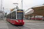 Wien Wiener Linien SL 6 (Bombardier Flexity-Wien D 304) XV, Rudolfsheim-Fünfhaus, Neubaugürtel / Hütteldorfer Straße / Urban-Loritz-Platz am Morgen des 18.