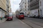 Wien Wiener Stadtwerke-Verkehrsbetriebe / Wiener Linien: Gelenktriebwagen des Typs E1: Motiv: E1 4540 + c4 1360 als SL 5. Ort: XX, Brigittenau, Rauscherstraße / Bäuerlegasse. Aufnahmedatum: 14. Februar 2019. - Hersteller und Baujahre der Straßenbahnfahrzeuge: Bombardier-Rotax, vorm. Lohnerwerke, 1975 bzw. 1976.