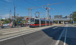 Am 30.6.2021 war Triebwagem 34 der Wiener Linien, ein Typ A, unterwegs als Linie O von der Bruno-Marek-Gasse zur Raxstraße.